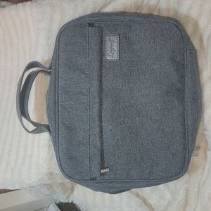 Travel hanging toiletry bag